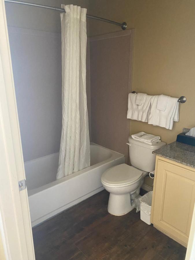 Southern Inns And Suites Now Offering Rv Spaces For Rent Yorktown Eksteriør bilde