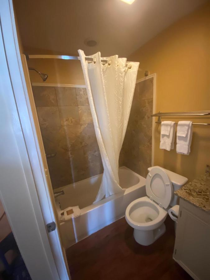 Southern Inns And Suites Now Offering Rv Spaces For Rent Yorktown Eksteriør bilde